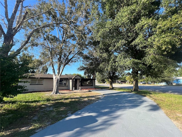 view of front of house featuring driveway