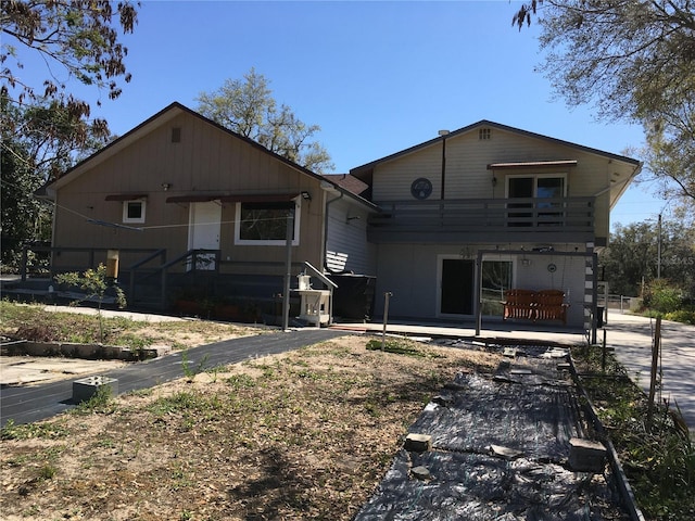 view of front of property with a balcony