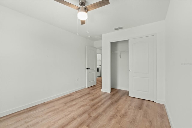 unfurnished bedroom with light wood-style flooring, a ceiling fan, visible vents, baseboards, and a closet