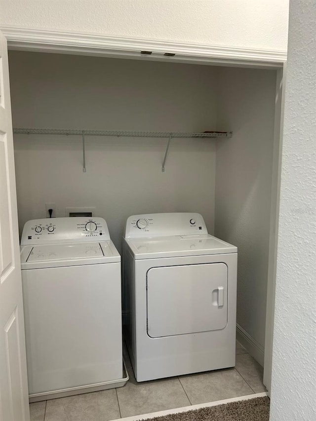 laundry area with light tile patterned floors, laundry area, and independent washer and dryer