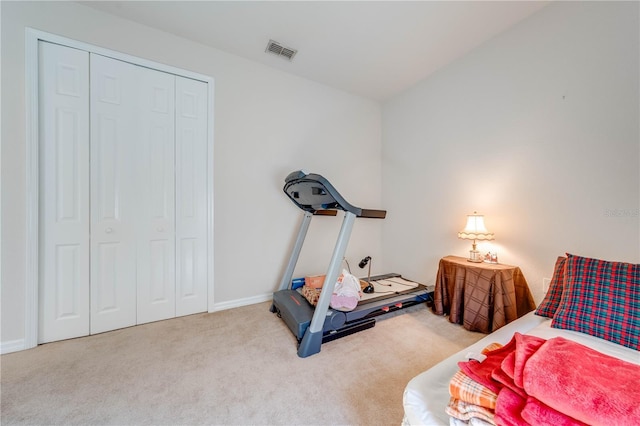 workout area with carpet flooring, visible vents, and baseboards