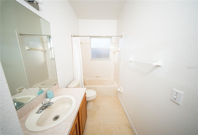 bathroom with toilet, a textured ceiling, shower / tub combo, baseboards, and vanity