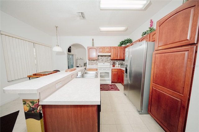 kitchen with visible vents, arched walkways, a sink, white electric range, and stainless steel fridge