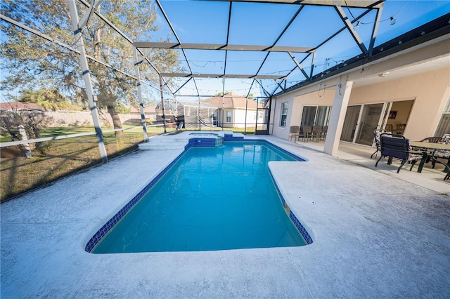 view of swimming pool featuring a patio, a lanai, outdoor dining space, and a pool with connected hot tub