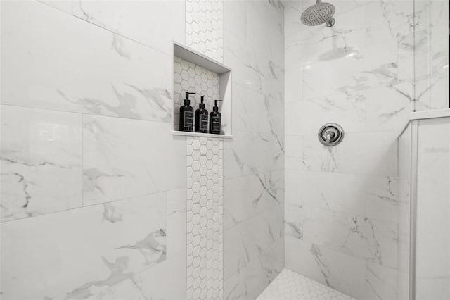 full bathroom featuring tiled shower