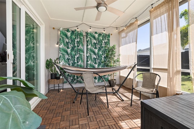 sunroom / solarium featuring a ceiling fan