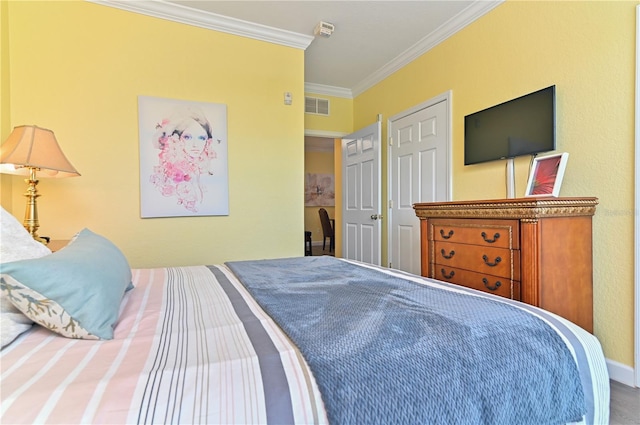 bedroom with visible vents, crown molding, and baseboards