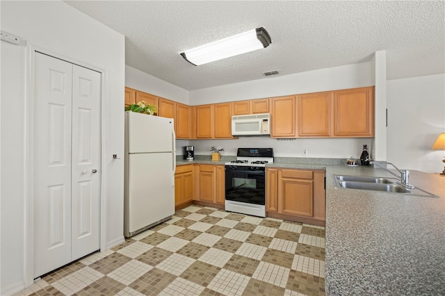 kitchen with visible vents, a peninsula, white appliances, a textured ceiling, and a sink