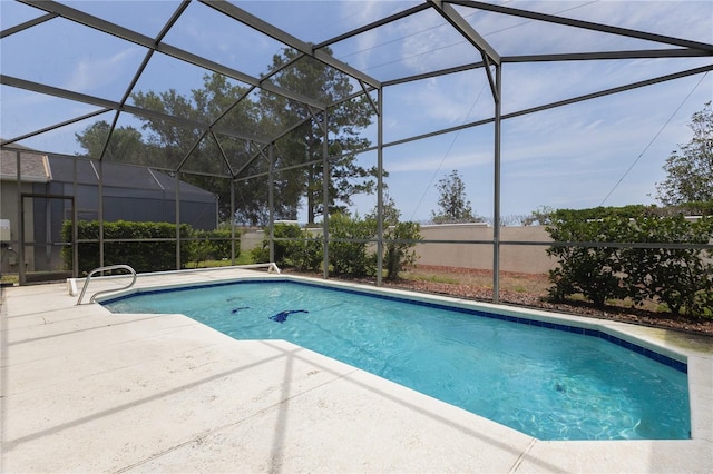 8204 Fan Palm Way, Kissimmee, FL 34747 - outdoor pool with a patio and glass enclosure