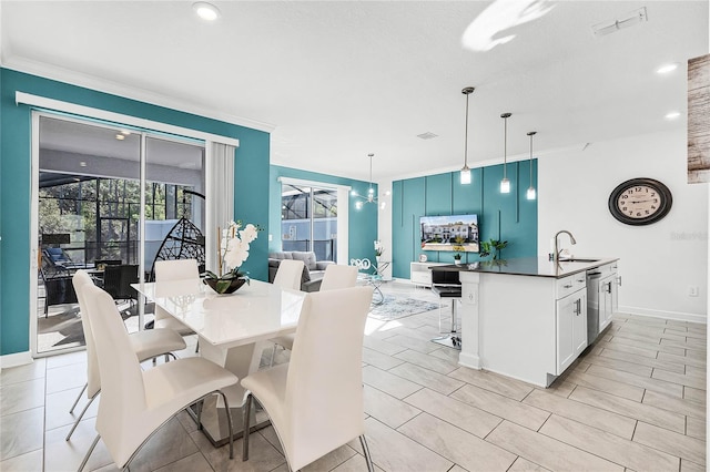 dining area with baseboards, visible vents, and crown molding