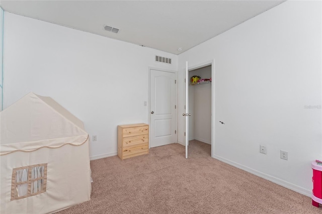 unfurnished bedroom featuring carpet, a closet, visible vents, and baseboards