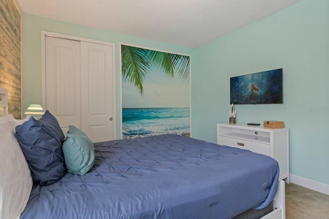 bedroom featuring a closet, carpet flooring, and baseboards