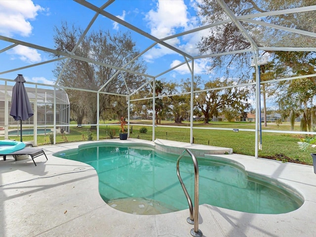 1718 Golfview Dr, Kissimmee, FL 34746 - outdoor pool featuring a yard, a patio area, and a lanai