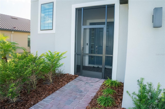 property entrance featuring stucco siding