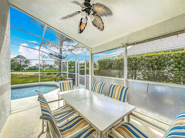 sunroom featuring ceiling fan