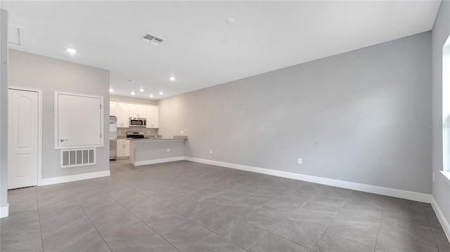 interior space featuring recessed lighting, visible vents, and baseboards