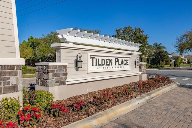 view of community / neighborhood sign