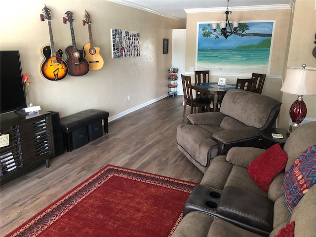 living area featuring ornamental molding, a chandelier, baseboards, and wood finished floors