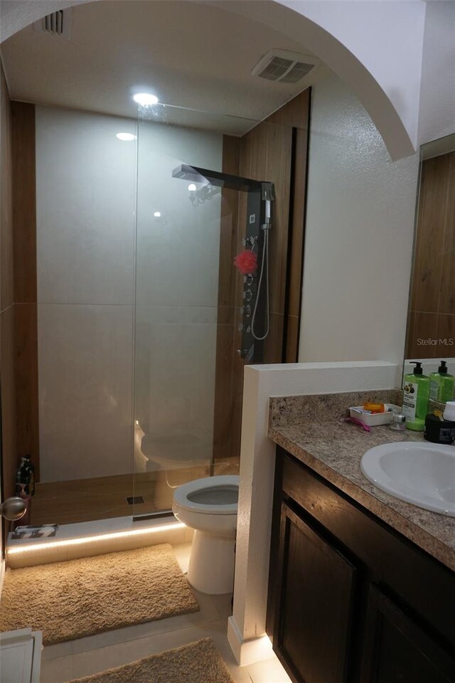 full bath with toilet, a shower stall, visible vents, and vanity