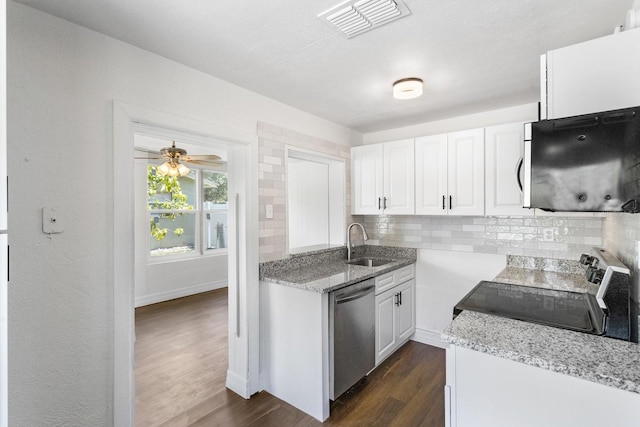 kitchen with visible vents, decorative backsplash, appliances with stainless steel finishes, dark wood-style flooring, and a sink