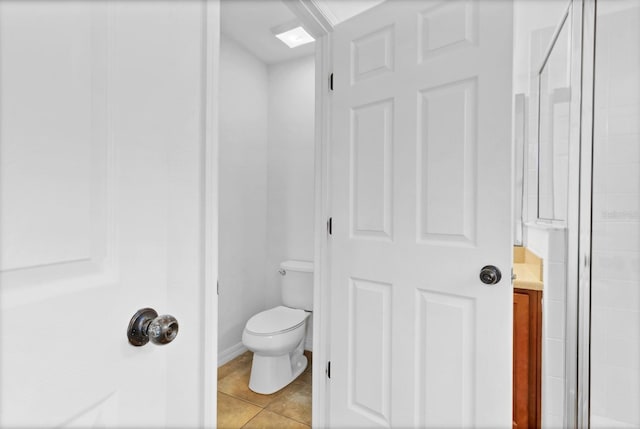 full bath with a tile shower, toilet, and tile patterned floors