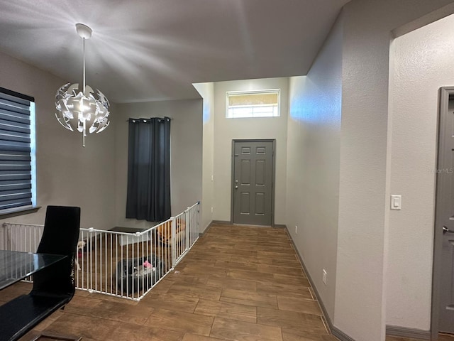 entryway featuring a notable chandelier and baseboards