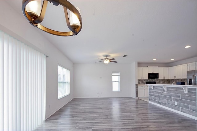 living area with visible vents, recessed lighting, light wood-style flooring, and a ceiling fan