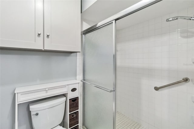 full bathroom featuring toilet and a shower stall