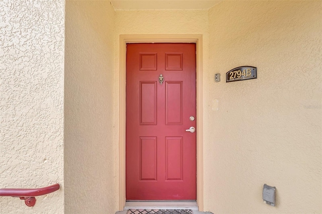 view of exterior entry featuring stucco siding