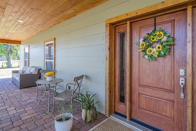 property entrance with covered porch