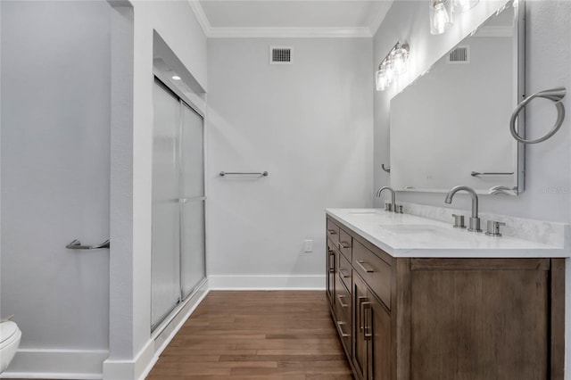 415 S 9th St, Leesburg, FL 34748 - bathroom featuring a sink, ornamental molding, and visible vents