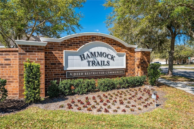 view of community / neighborhood sign