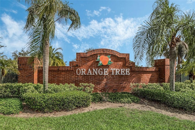 view of community / neighborhood sign