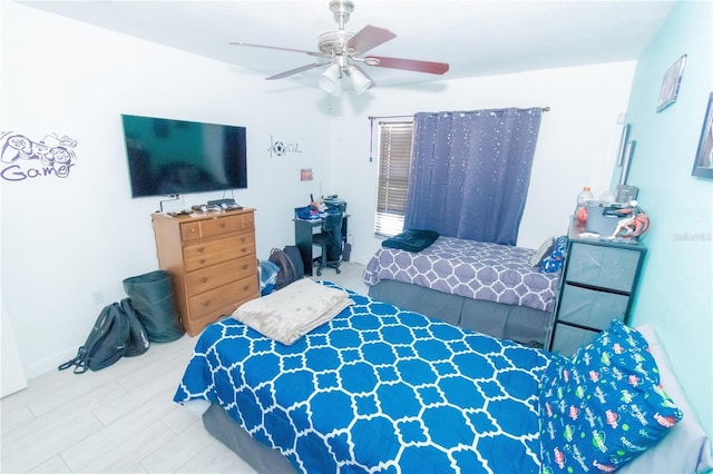 bedroom featuring a ceiling fan