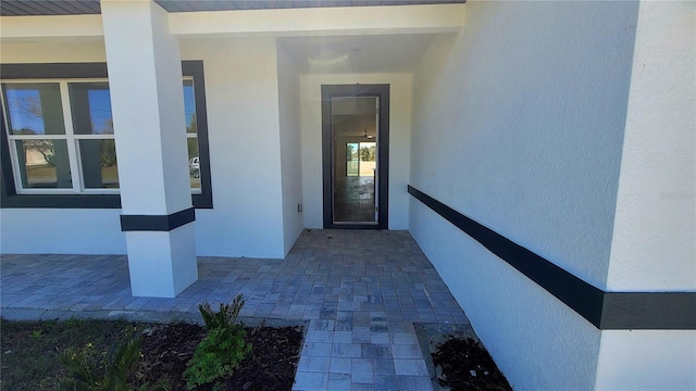 view of exterior entry with stucco siding