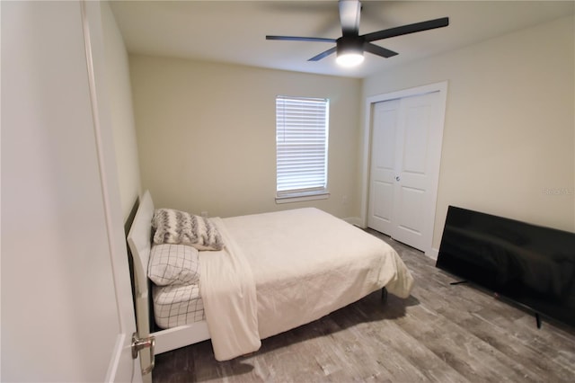 bedroom featuring a closet, a ceiling fan, and wood finished floors