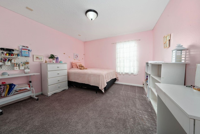 bedroom featuring carpet flooring, baseboards, and a textured ceiling