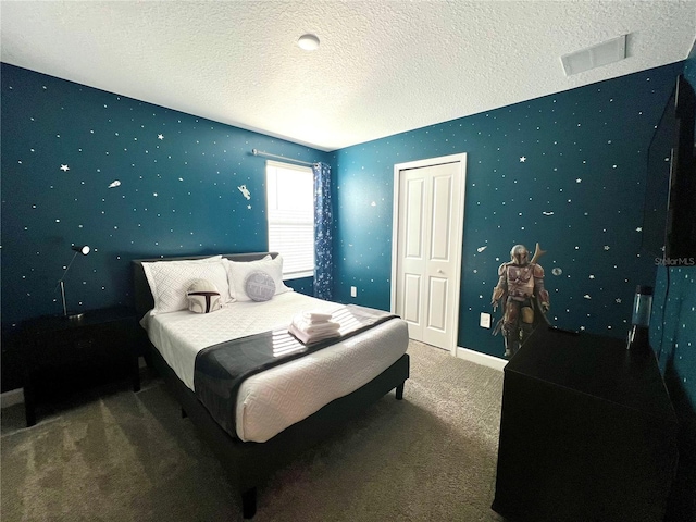 bedroom with wallpapered walls, carpet flooring, visible vents, and a textured ceiling