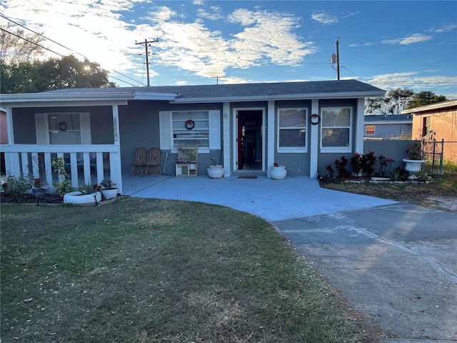 view of front of house featuring a front yard and fence