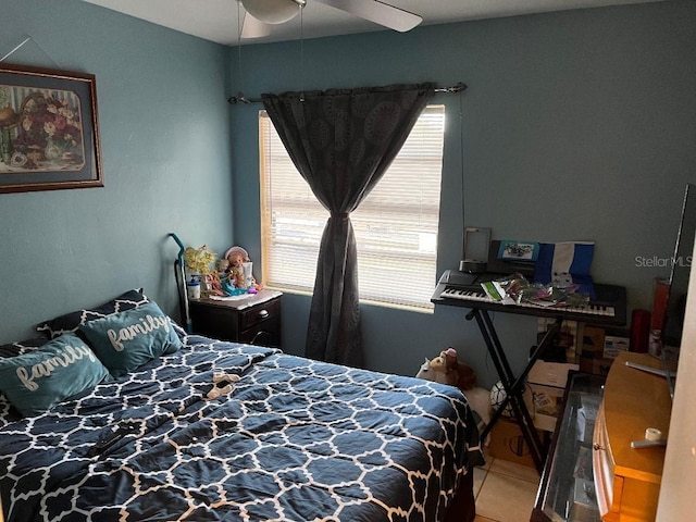 bedroom with ceiling fan