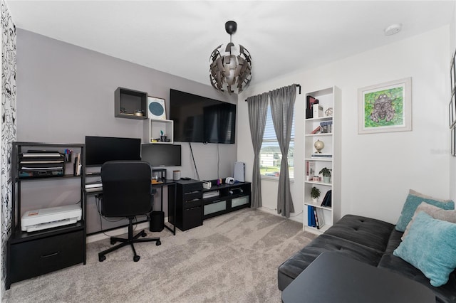 office area with a notable chandelier and carpet