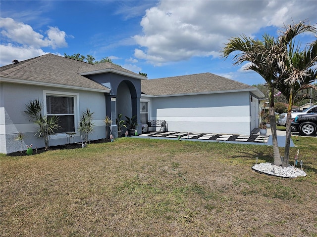 633 Kangaroo Dr, Kissimmee, FL 34759 - ranch-style house featuring a front lawn, stucco siding, and roof with shingles