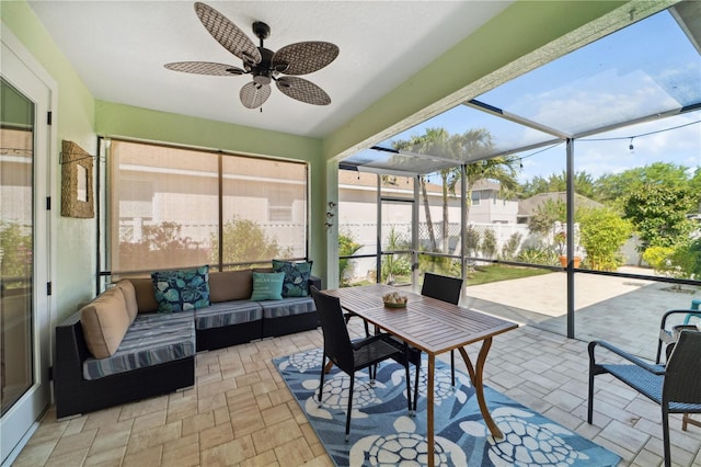 sunroom featuring a ceiling fan