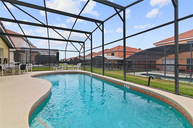 outdoor pool featuring a lanai, a residential view, a patio area, and a yard