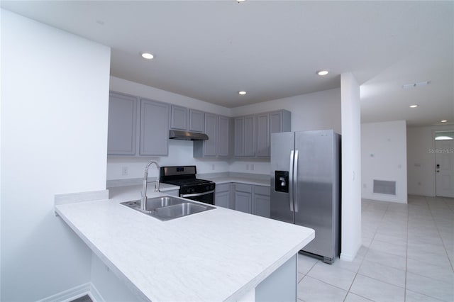 kitchen with visible vents, appliances with stainless steel finishes, a peninsula, and light countertops