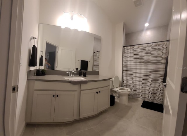 full bath featuring tile patterned floors, toilet, curtained shower, and vanity