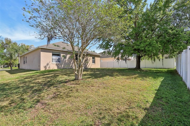 view of yard featuring a fenced backyard