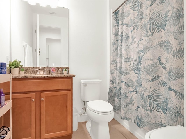 full bath featuring tile patterned flooring, visible vents, toilet, a shower with curtain, and vanity