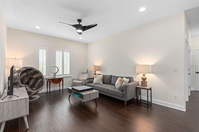 living room with recessed lighting, wood finished floors, baseboards, and ceiling fan