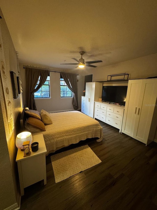 bedroom featuring dark wood finished floors and a ceiling fan